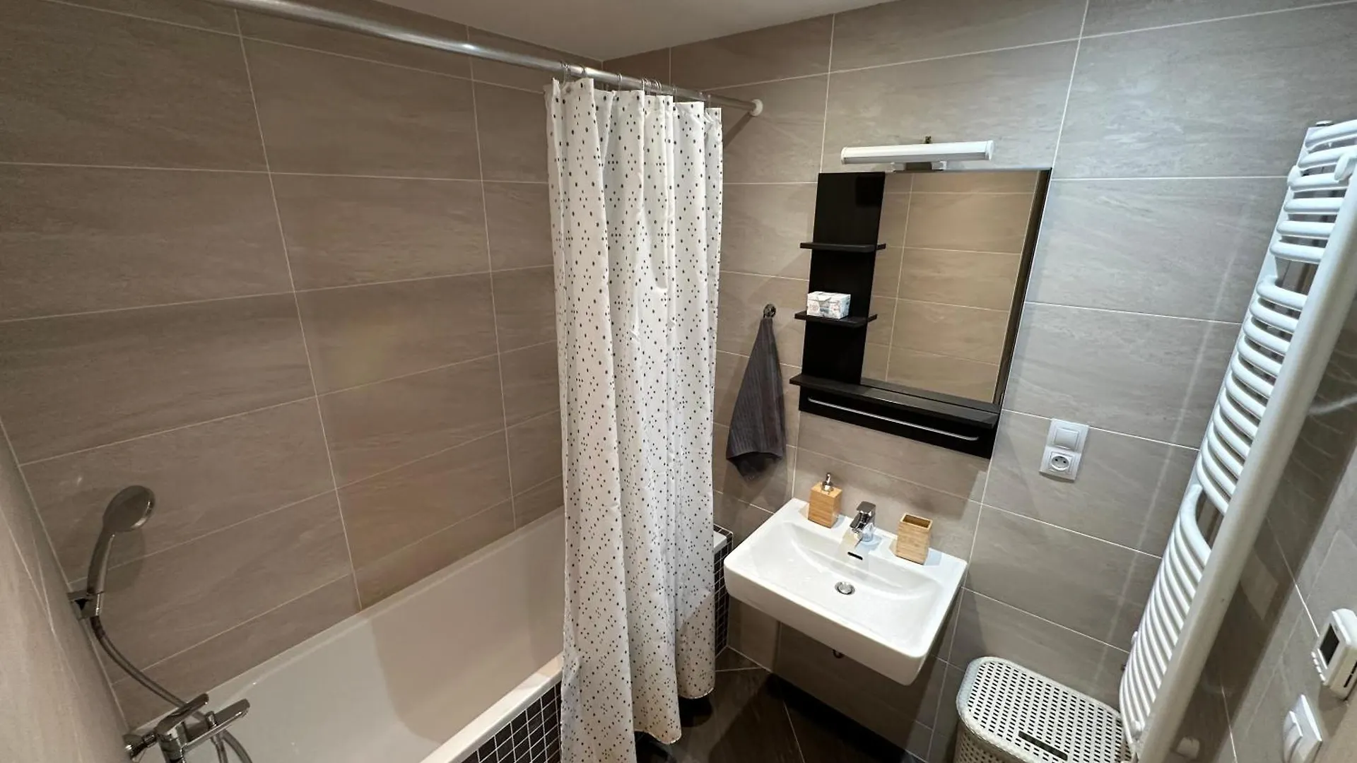 Garden Towers Residence - Free Underground Parking Prag 0*,